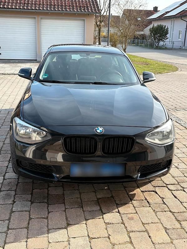 Gebraucht BMW 114 102 PS (75 kW) 2012 Schwarz Kleinwagen