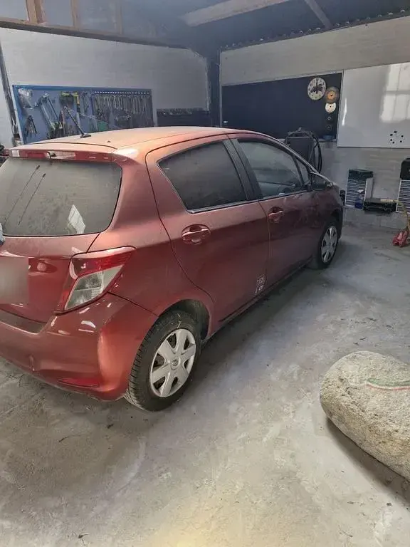 Gebraucht Toyota Yaris Cool 90 PS (66 kW) 2013 Rot Kleinwagen