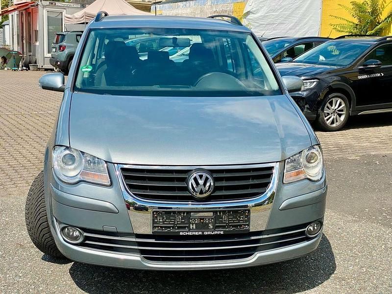 Grau Gebraucht 2009 VW Touran Trendline Van / Kleinbus | 7.490 € (Teuer) - Bild 1/4