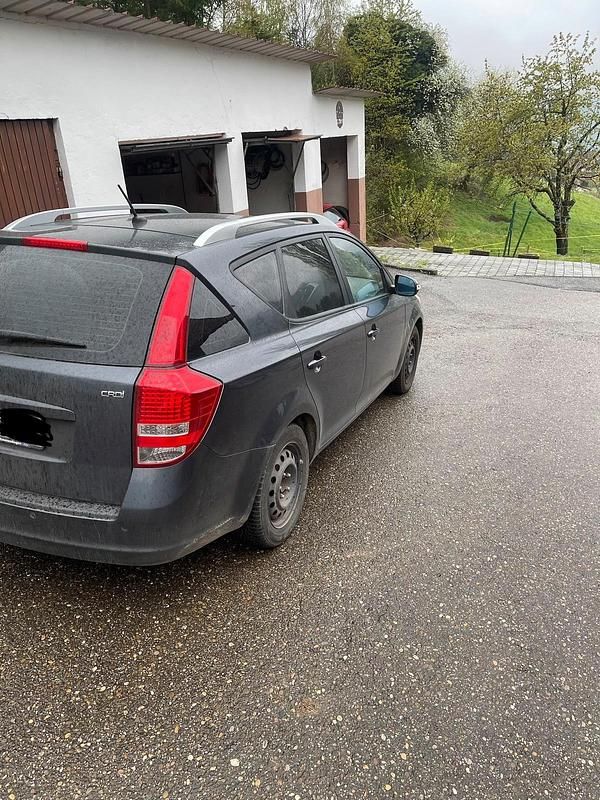 Second-hand Kia Ceed 105 CP (77 kW) 2012 Gri Hatchback