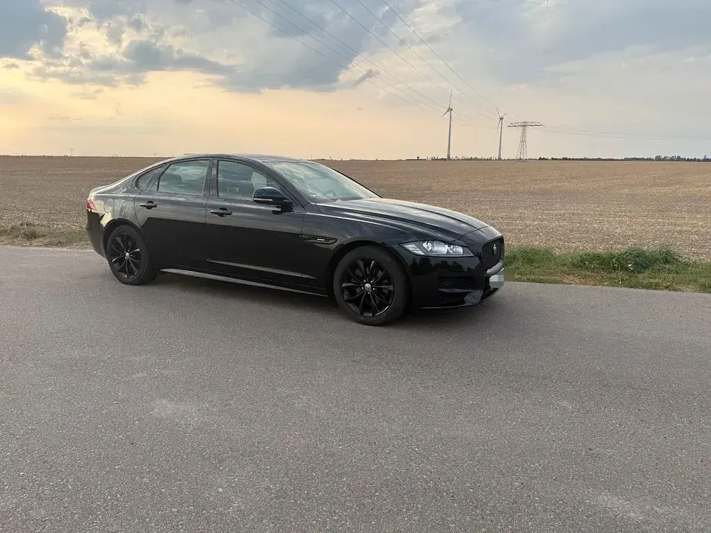 Gebraucht Jaguar XF R-Sport 179 PS (131 kW) 2020 Schwarz Limousine