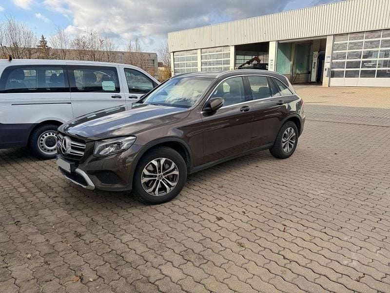 Braun Gebraucht 2017 Mercedes GLC250 Exclusive SUV | 28.640 € (Fairer Preis) - Bild 1/4
