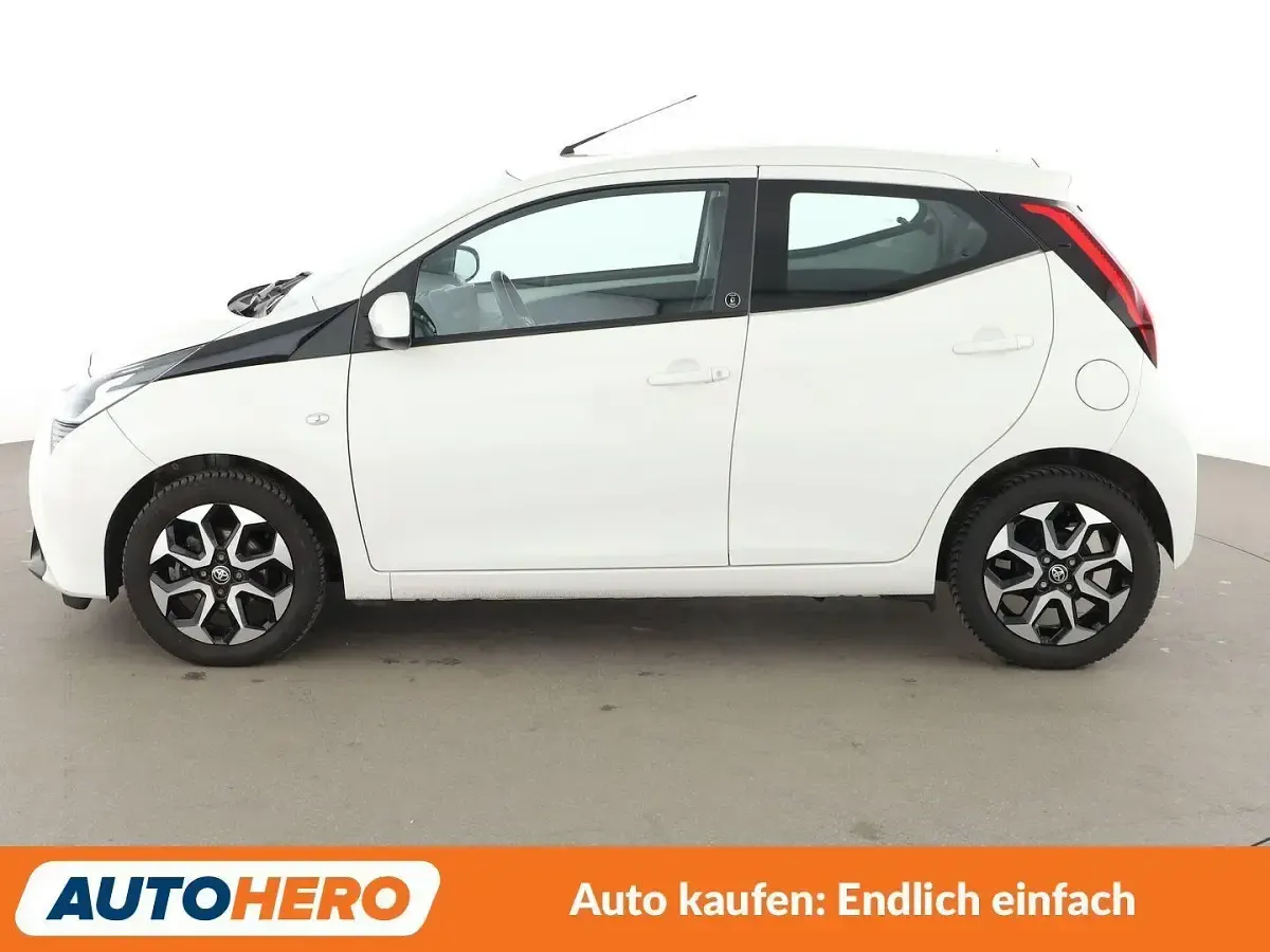 Gebraucht Toyota Aygo X-play 72 PS (52 kW) 2020 Weiß Kleinwagen