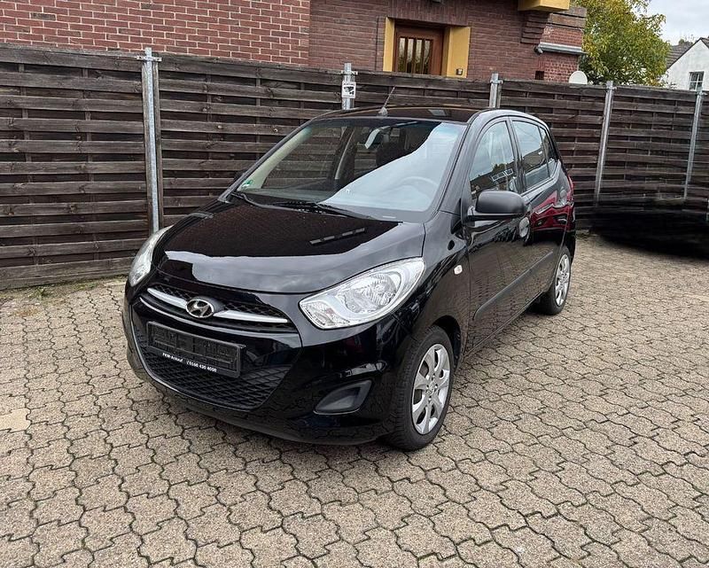 Schwarz Gebraucht 2012 Hyundai i10 Edition Kleinwagen | 3.995 € (Fairer Preis) - Bild 1/4