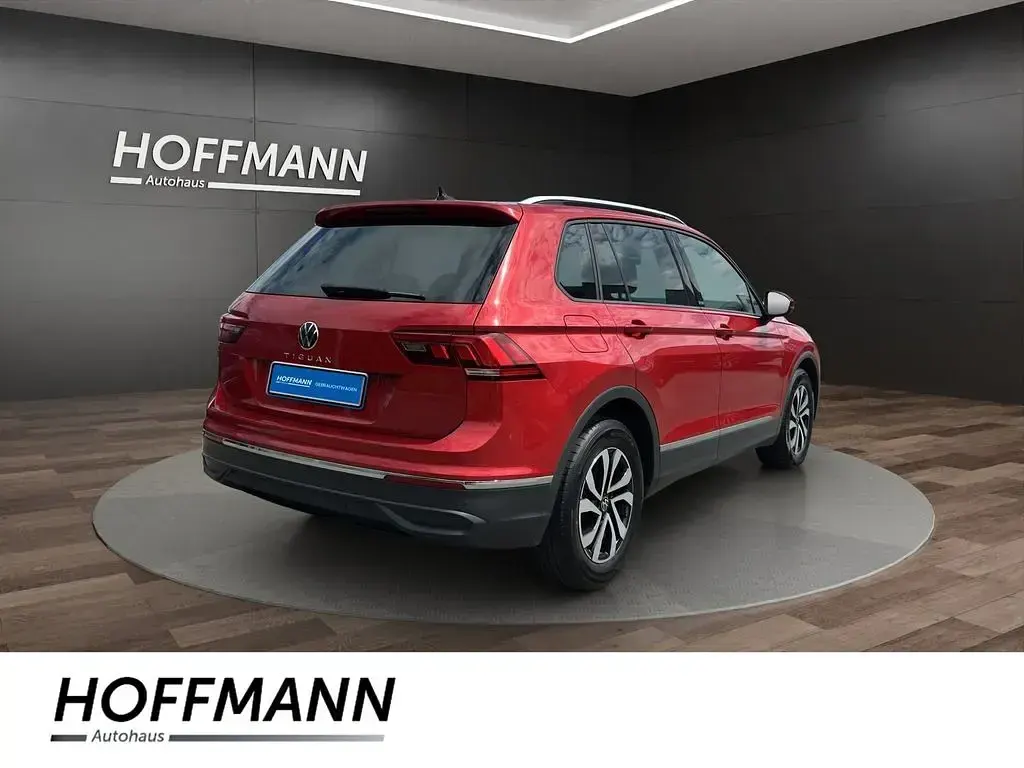 Gebraucht VW Tiguan Active 150 PS (110 kW) 2022 Rot SUV