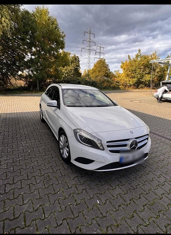 Gebraucht Mercedes A200 160 PS (117 kW) 2012 Weiß Kleinwagen