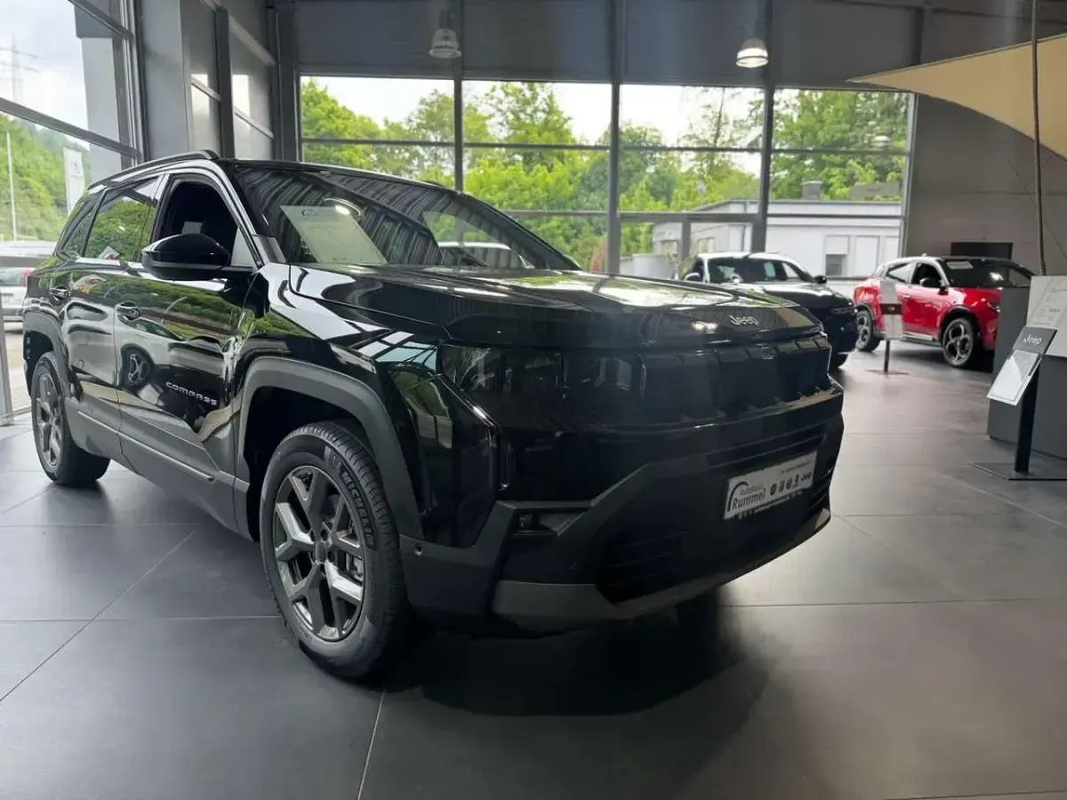 Neu Jeep Compass 145 PS (106 kW) 2025 Weiß SUV