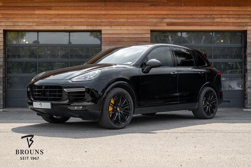Schwarz Gebraucht 2014 Porsche Cayenne Turbo S SUV | 49.950 € (Etwas zu teuer) - Bild 1/4