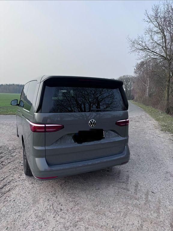 Gebraucht VW Multivan 150 PS (110 kW) 2024 Grau Van