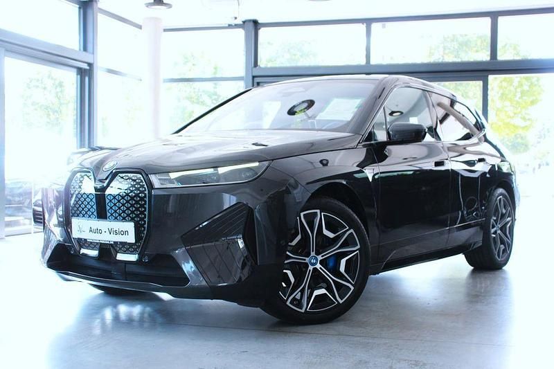 Grau Gebraucht 2022 BMW iX Sport Line SUV | 48.800 € (Guter Preis) - Bild 1/4
