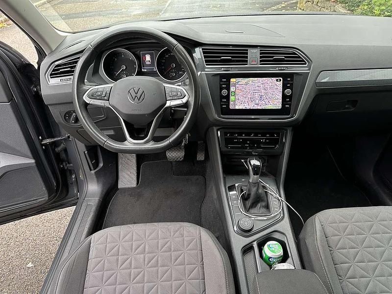 Grau Gebraucht 2021 VW Tiguan Life SUV | 27.000 € (Fairer Preis) - Bild 1/4