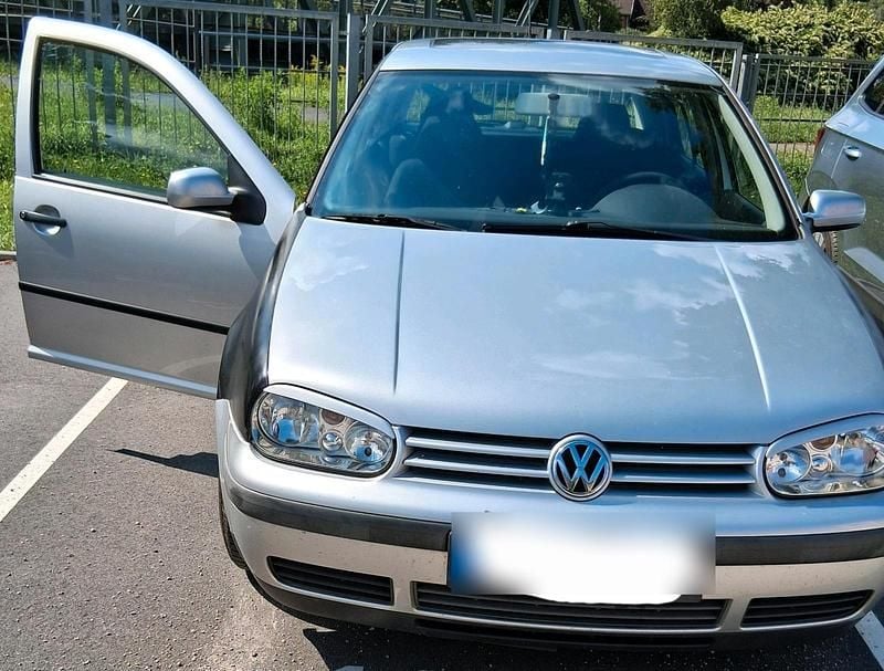 Silber Gebraucht 2001 VW Golf IV Kleinwagen | 500 € (Guter Preis) - Bild 1/4