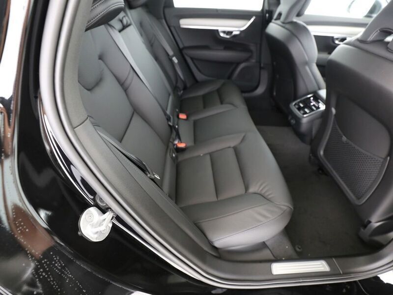 Gebraucht Volvo S90 Ultimate 235 PS (172 kW) 2024 Onyx black / metallic Limousine