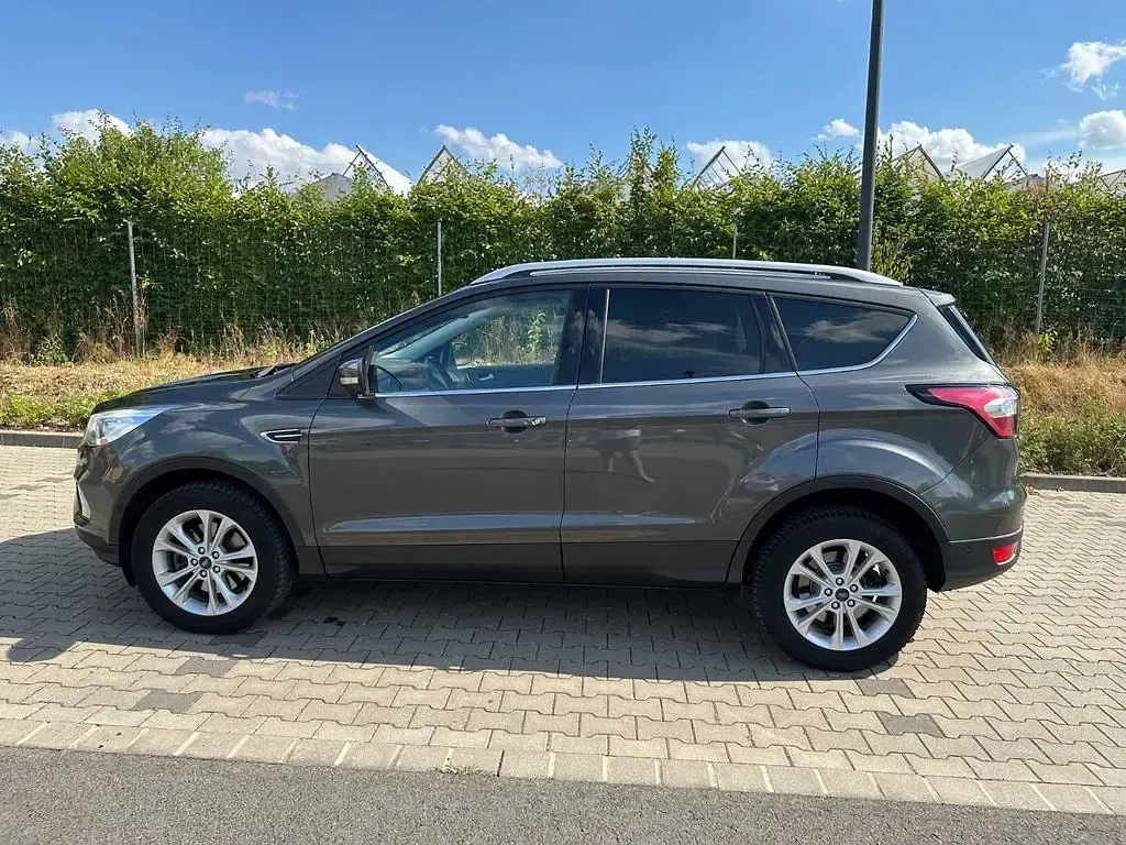 Gebraucht Ford Kuga Titanium 150 PS (110 kW) 2017 Grau SUV