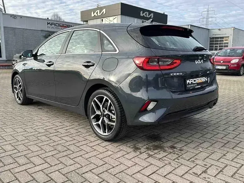 Gebraucht Kia Ceed Spirit 160 PS (117 kW) 2024 Grau Kleinwagen