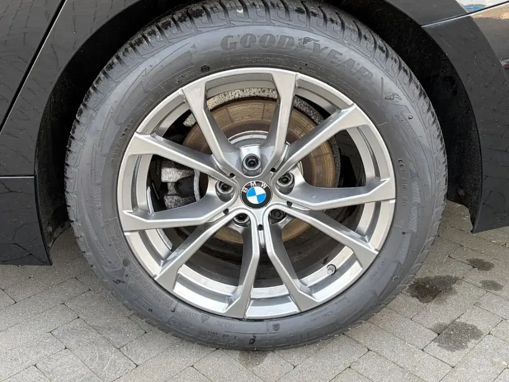 Gebraucht BMW 320 Advantage 190 PS (139 kW) 2022 Schwarz Kombi