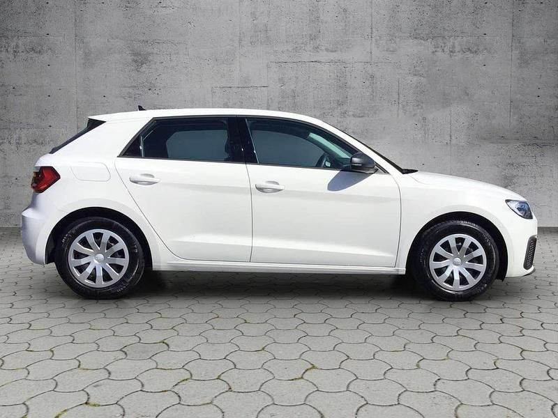 Gebraucht Audi A1 Sportback Basis 95 PS (69 kW) 2024 Cortinaweiß Kleinwagen