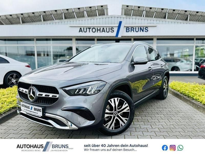Mountaingraumetallic Gebraucht 2024 Mercedes GLA220 Advanced SUV | 46.450 € (Etwas zu teuer) - Bild 1/4