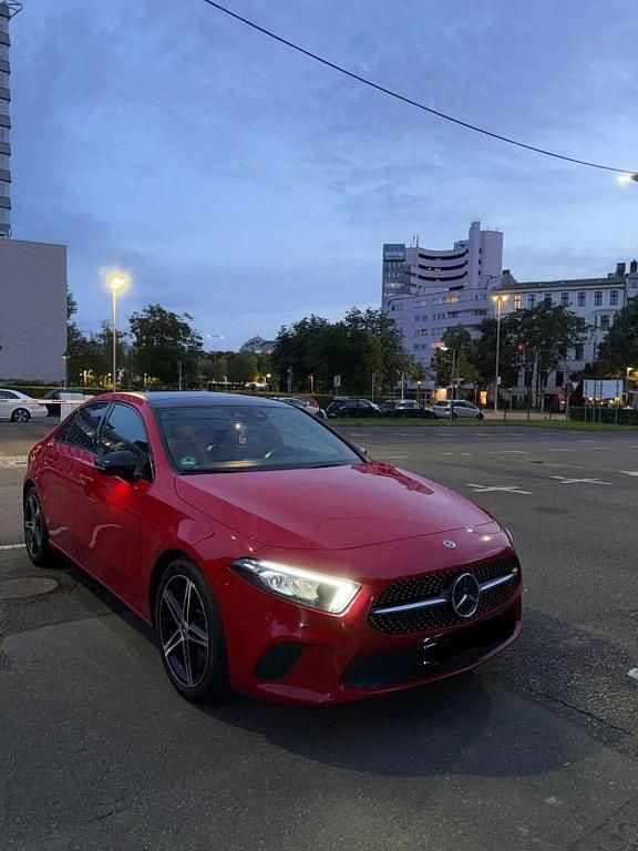 Gebraucht Mercedes A200 163 PS (119 kW) 2019 Rot Limousine
