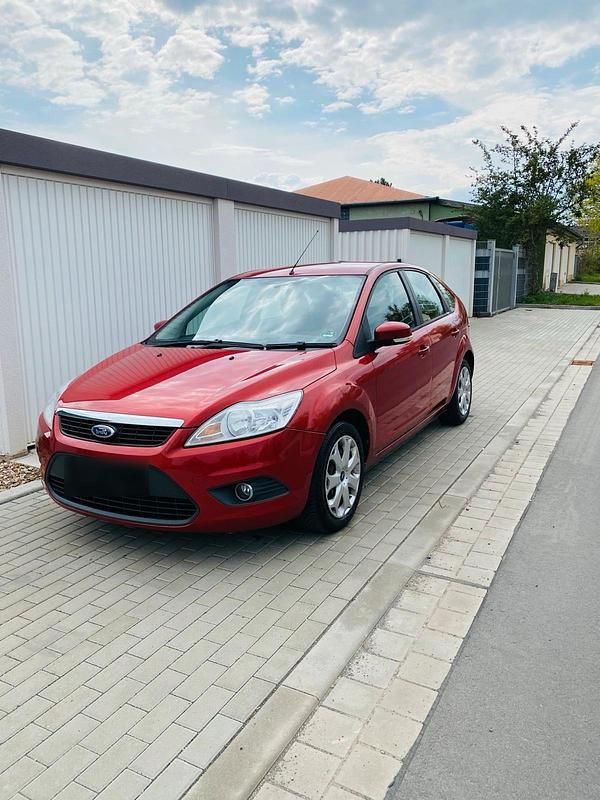Second-hand Ford Focus 101 CP (74 kW) 2009 Roșu Hatchback