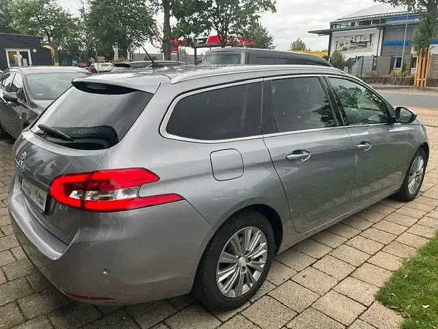 Gebraucht Peugeot 308 SW Allure 131 PS (96 kW) 2021 Gris artense Kombi