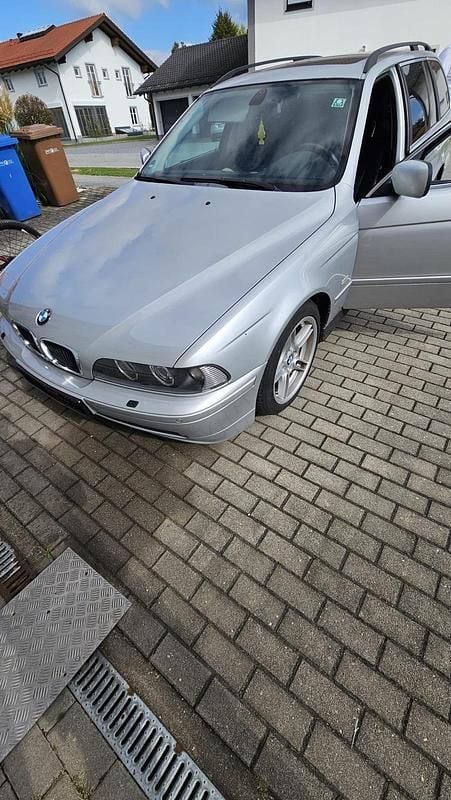 Silber Gebraucht 2001 BMW 530 Kombi | 3.490 € (Superpreis) - Bild 1/4