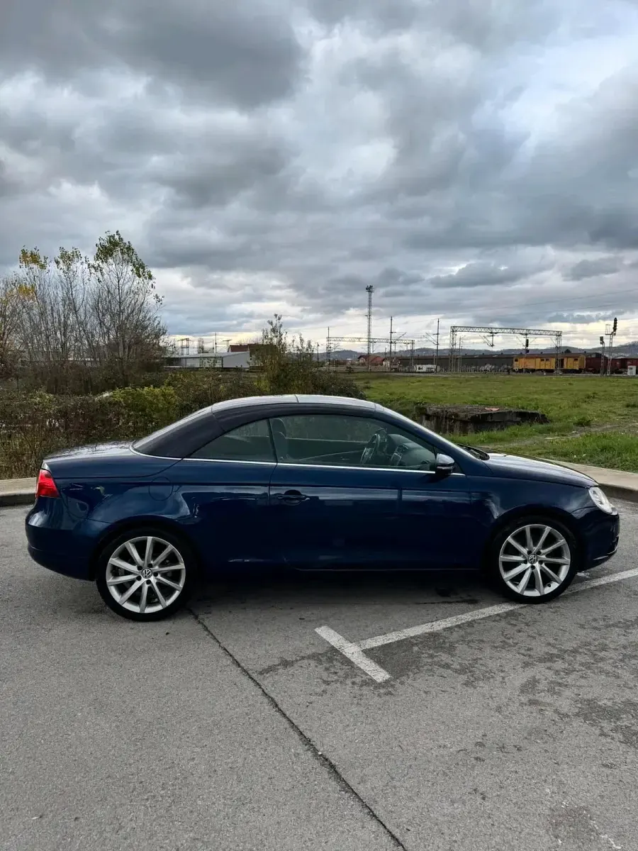 Gebraucht VW Eos 140 PS (102 kW) 2010 Blau Cabrio
