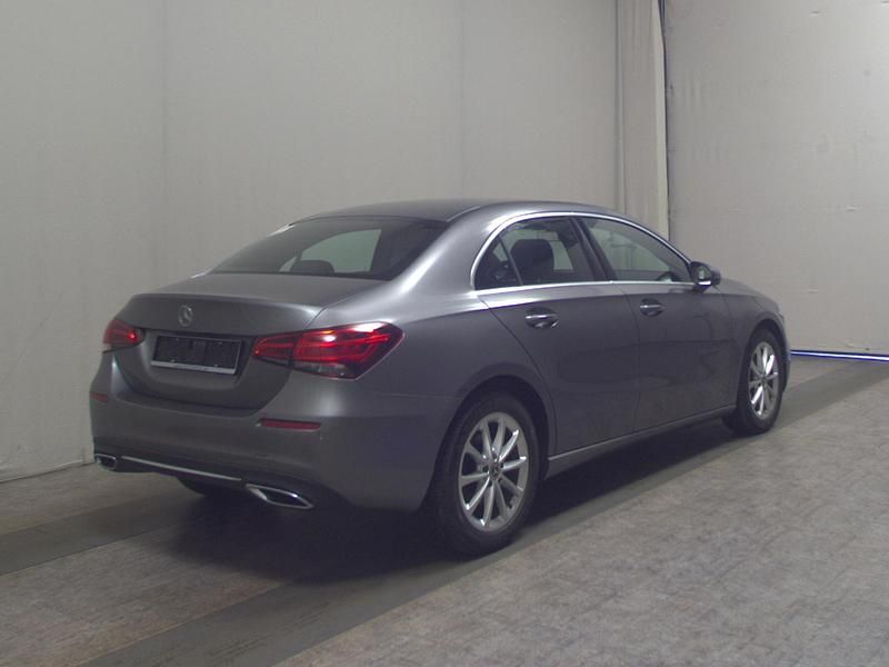 Gebraucht Mercedes A200 Progressive 163 PS (119 kW) 2020 Mountaingrau metallic Limousine