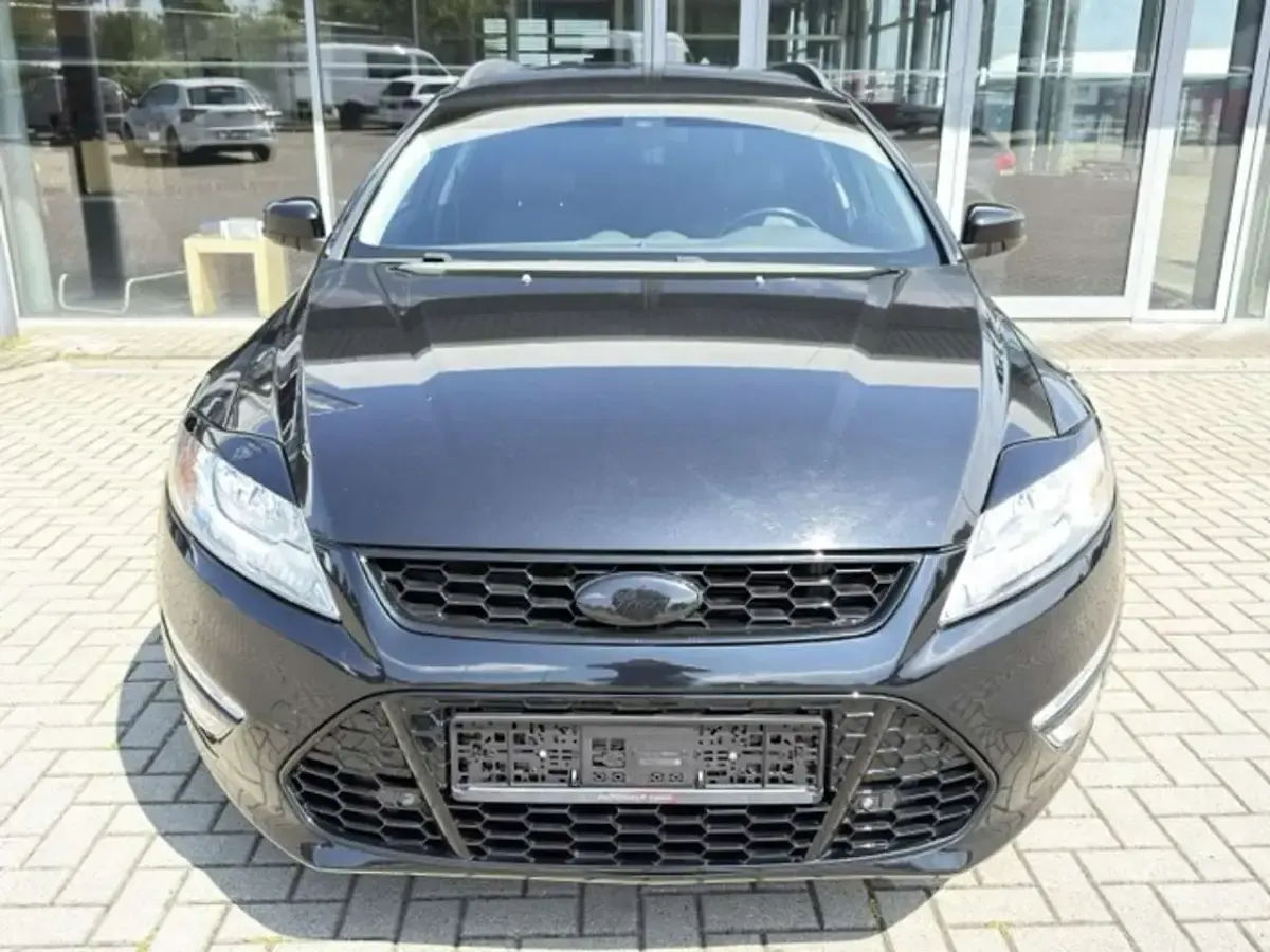 Gebraucht Ford Mondeo Champions Edition 140 PS (102 kW) 2013 Pantherschwarz metallic Kombi