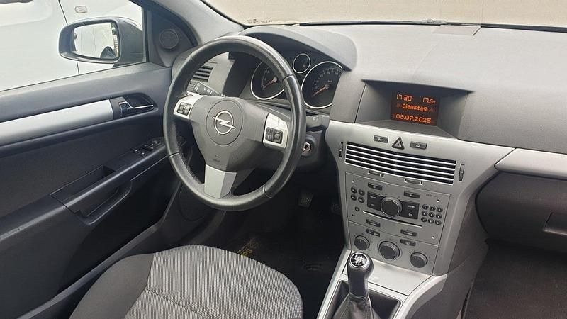 Gebraucht Opel Astra GTC 90 PS (66 kW) 2009 Grau Coupé