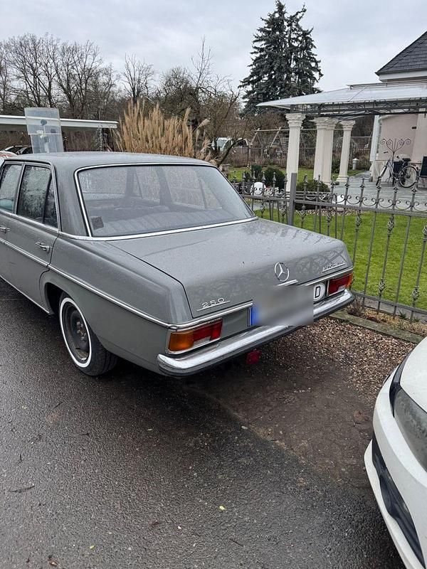 Gebraucht Mercedes 250 131 PS (96 kW) 1970 Grau Limousine