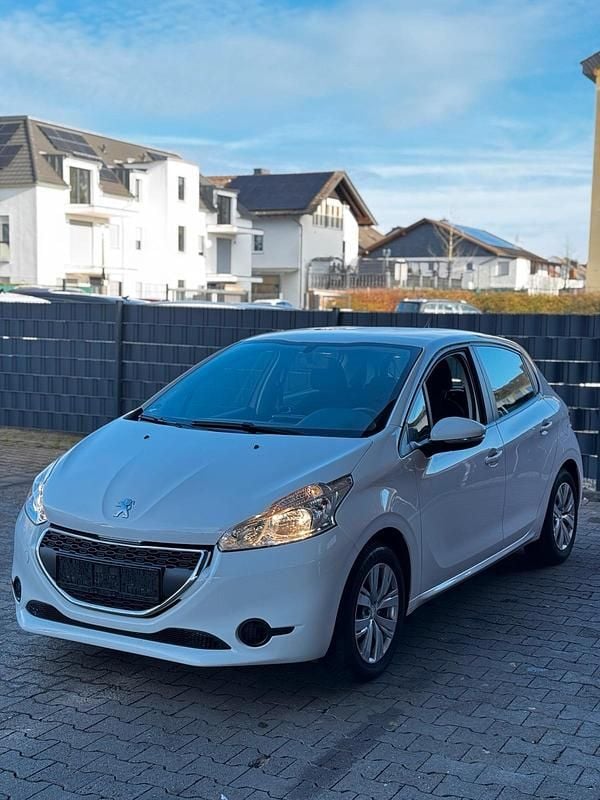 Weiß Gebraucht 2014 Peugeot 208 Kleinwagen | 6.490 € (Fairer Preis) - Bild 1/4