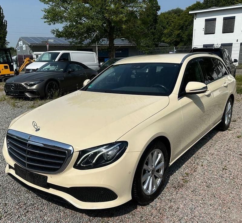 Beige Gebraucht 2018 Mercedes E200 Kombi | 7.899 € - Bild 1/4