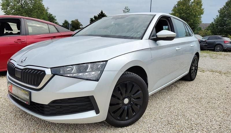 Silber Gebraucht 2020 Skoda Scala Active Kleinwagen | 11.305 € (Fairer Preis) - Bild 1/4