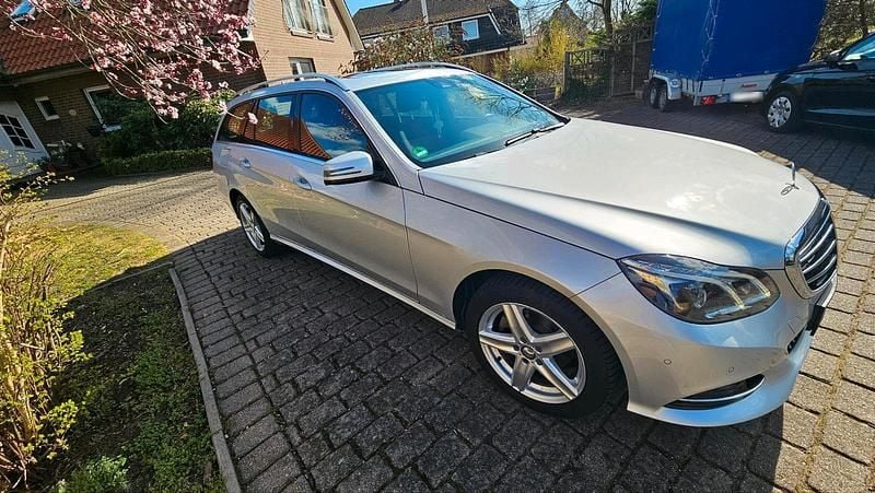 Gebraucht Mercedes E220 Elegance 170 PS (125 kW) 2014 Silber Kombi