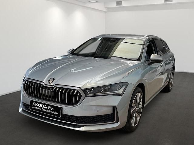Gebraucht Skoda Superb Selection 150 PS (110 kW) 2024 Pebble silber metallic Kombi