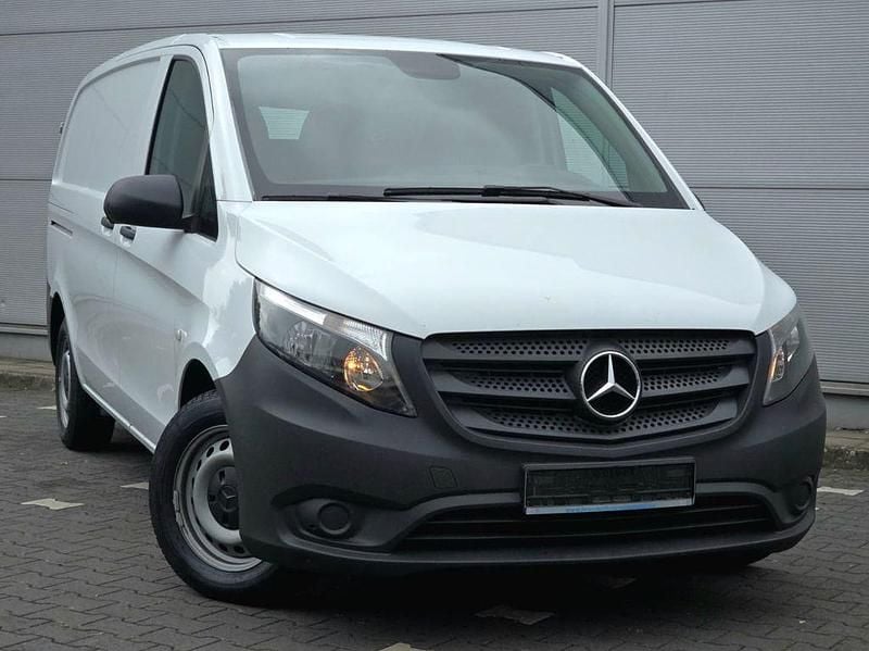 Weiß Gebraucht 2020 Mercedes Vito Van / Kleinbus | 19.900 € (Guter Preis) - Bild 1/4