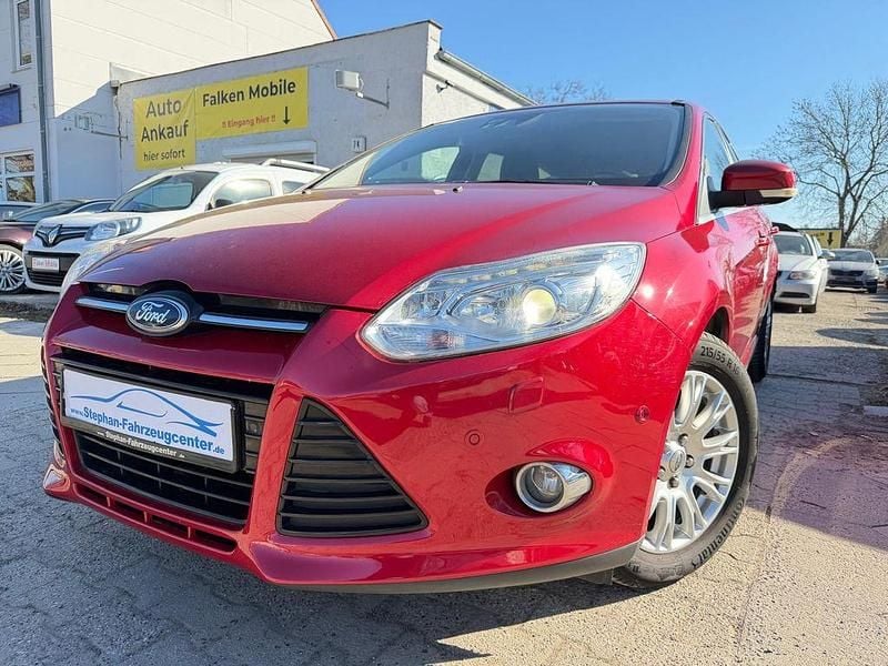 Używany Ford Focus Titanium 125 KM (91 kW) 2014 Czerwony Sedan/Limuzyna