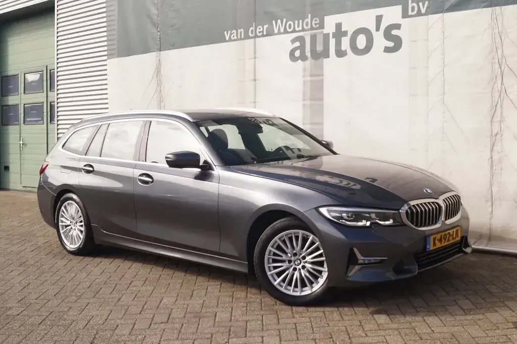 Gebraucht BMW 318 Executive 156 PS (114 kW) 2021 Grau Kombi