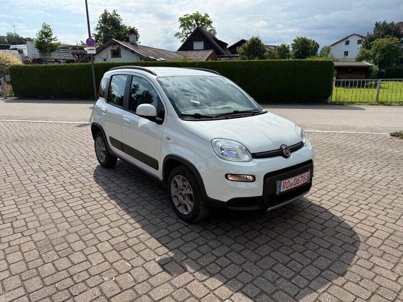 Weiß Gebraucht 2016 Fiat Panda Trekking Kleinwagen | 4.799 € (Superpreis) - Bild 1/4
