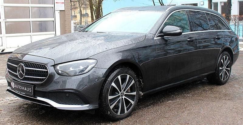 Grau Gebraucht 2021 Mercedes E300 Limousine | 25.600 € (Guter Preis) - Bild 1/4