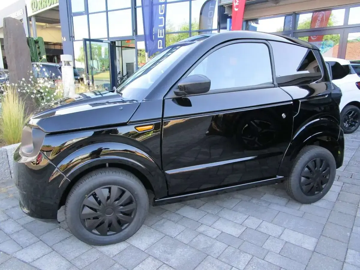 Neu Ligier Myli 2026 Schwarz intense Kleinwagen