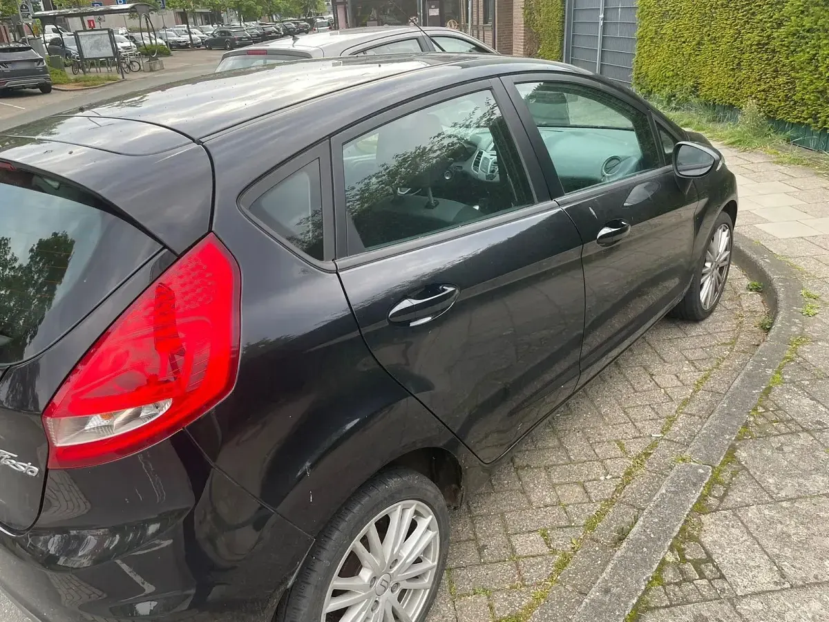 Gebraucht Ford Fiesta 82 PS (60 kW) 2009 Schwarz Limousine