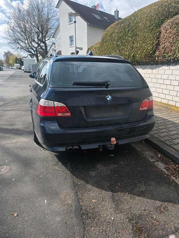 Gebraucht BMW 523 170 PS (125 kW) 2006 Blau Kombi