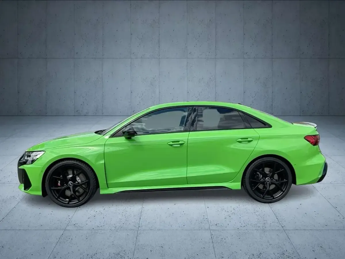Neu Audi RS3 Sport 400 PS (294 kW) 2025 Kyalamigrün Limousine