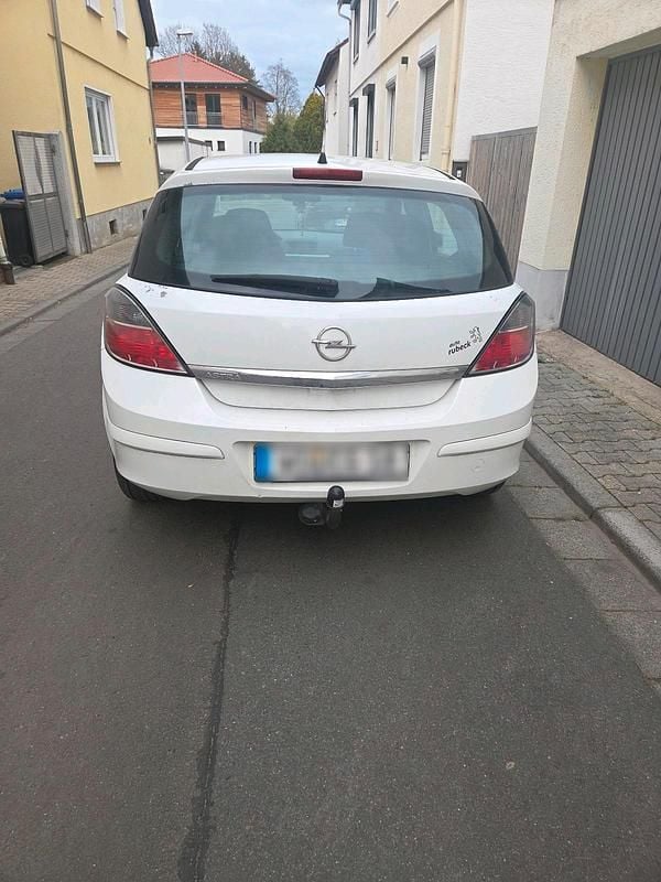 Second-hand Opel Astra 115 CP (84 kW) 2009 Alb Berlinǎ