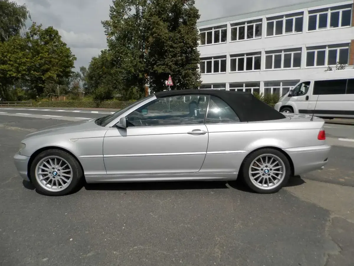 Gebraucht BMW 330 Cabriolet Sport Line 231 PS (169 kW) 2005 Titansilber metallic Cabrio