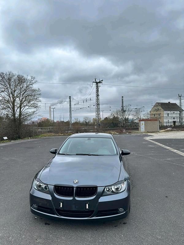 Gebraucht BMW 320 150 PS (110 kW) 2006 Grau Limousine