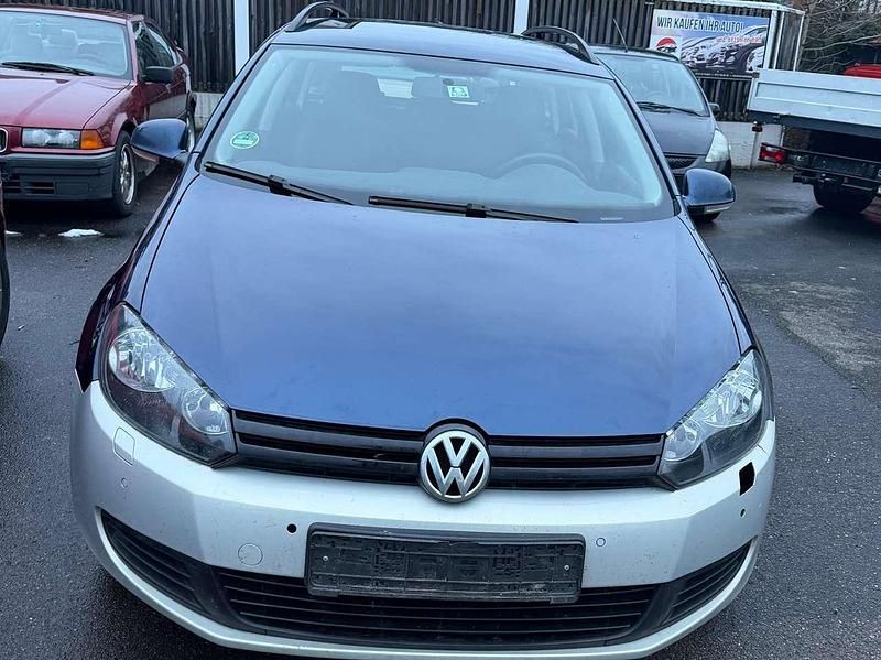 Gebraucht VW Golf VI Trendline 105 PS (77 kW) 2011 Tempest blue metallic Kleinwagen