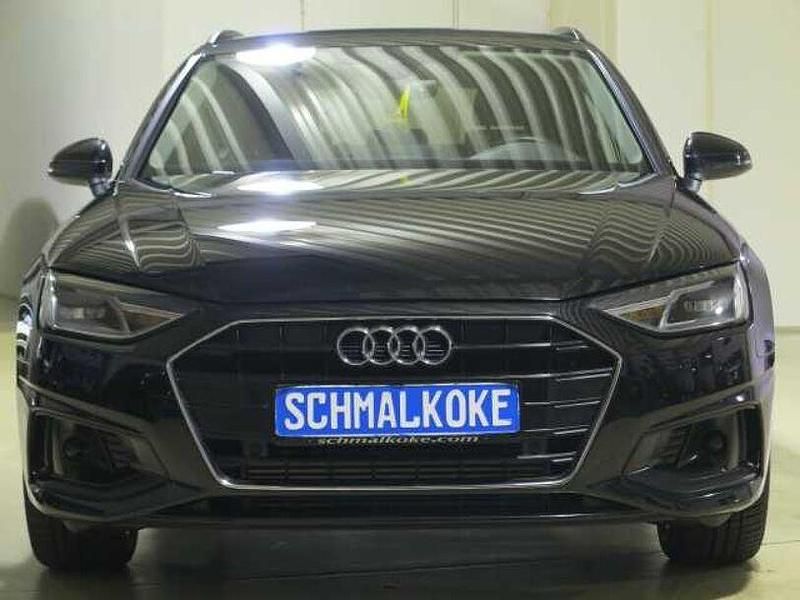 Mythos black (metallic) Gebraucht 2022 Audi A4 Business Kombi | 24.950 € (Superpreis) - Bild 1/4